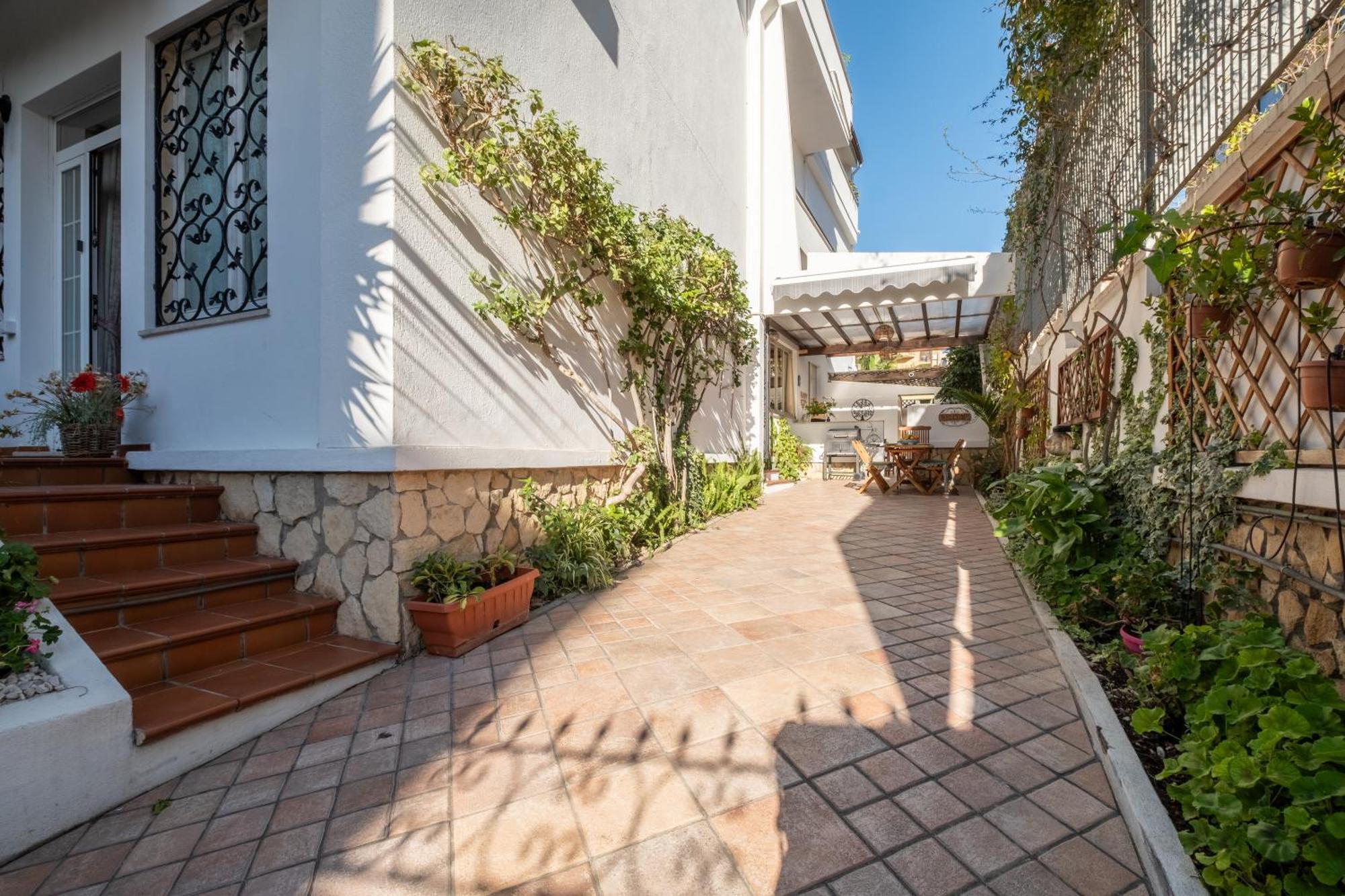 Elegante Villa Lu' Centro Citta A 10 Minuti Dal Mare Cagliari Esterno foto