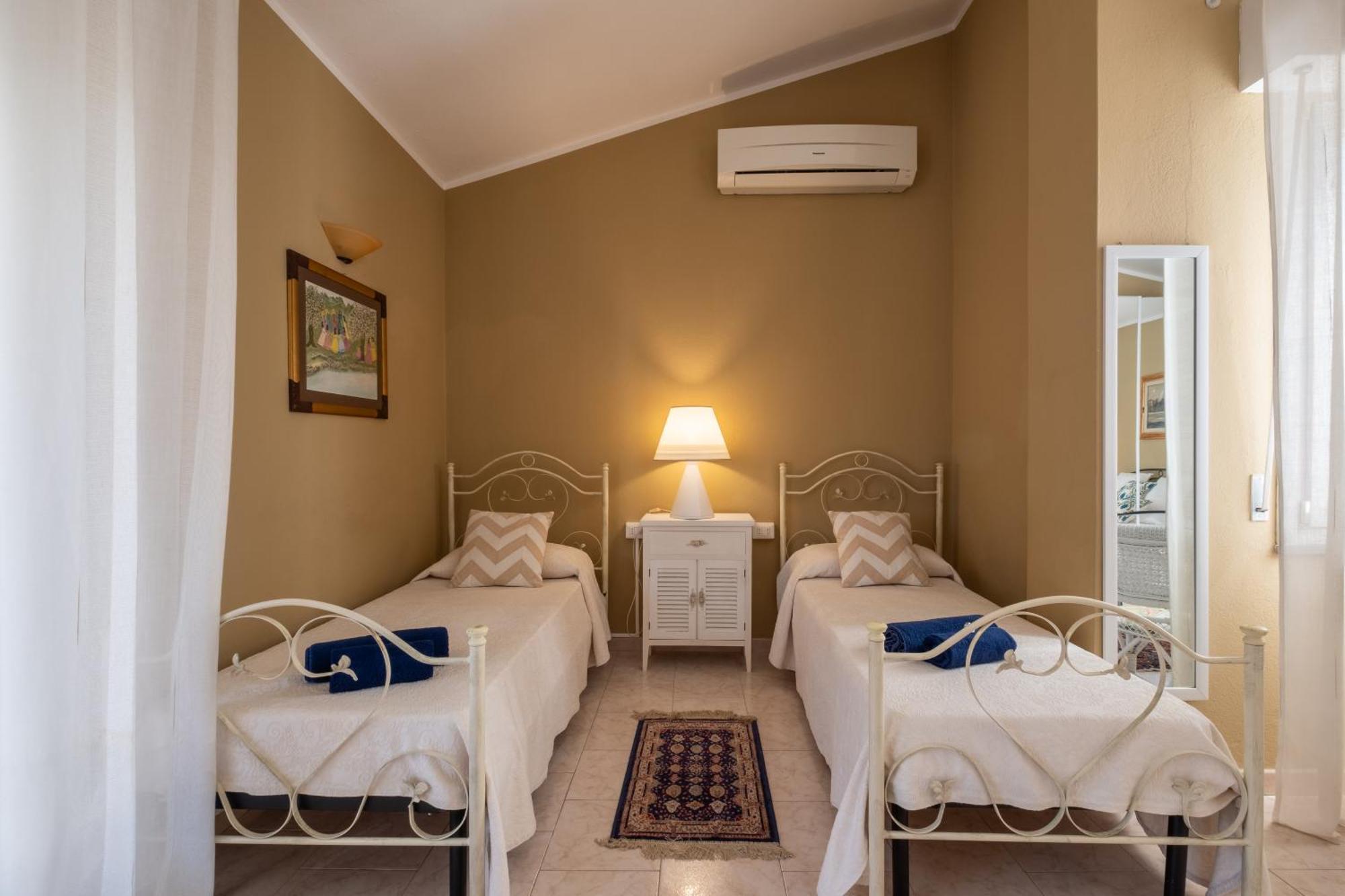 Elegante Villa Lu' Centro Citta A 10 Minuti Dal Mare Cagliari Esterno foto